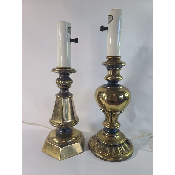 Pair of Mid Century Modern Underwriter Laboratories Lamps - Picture 12 of 12